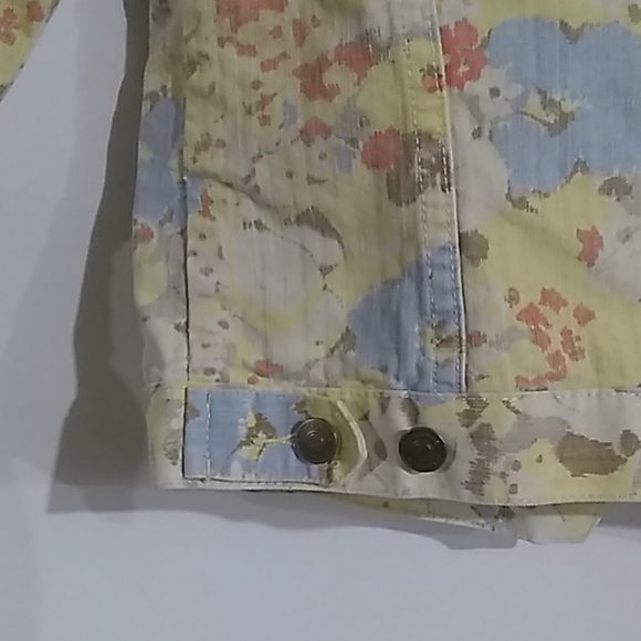 Liz Claiborne Crewneck Floral Denim Jacket Petite - Picture 4 of 4